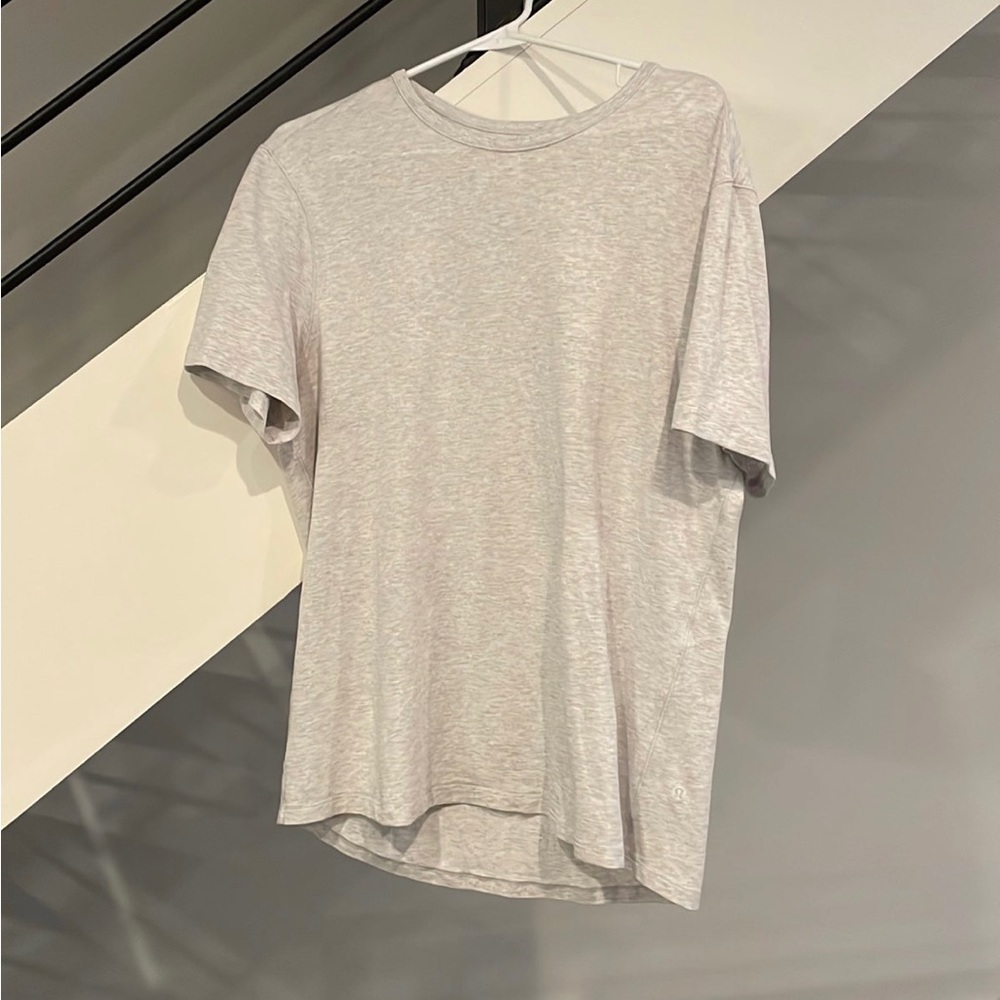 Men’s light grey Lululemon short sleeve shirt size L